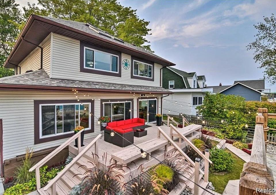 1st image of 210 Saint Clair River Dr