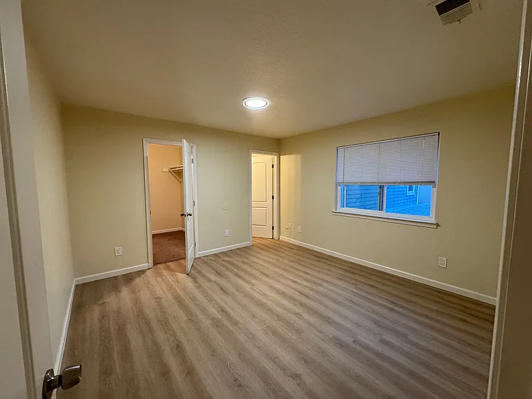 3520 Y St #2 — Photo 8