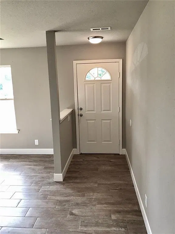 301 NW Abbey Pl - 2 — Photo 2