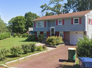 120 Spring Crest Dr, Hightstown, NJ 08520