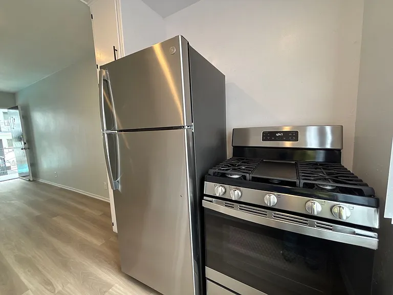 7044 Lanewood Ave — Photo 33