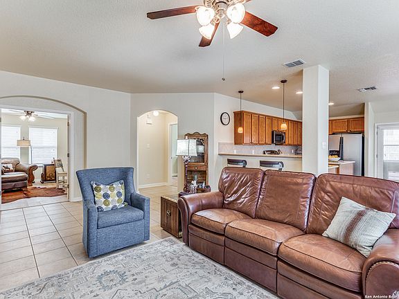 4th image of 225 Fischer Dr