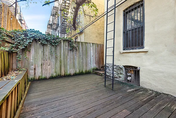 Sold by Compass | media 7
