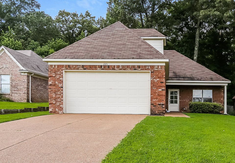 1st image of 225 Garden Springs Dr