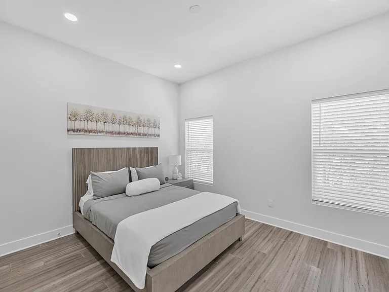 2423 Crossman Ave — Photo 18