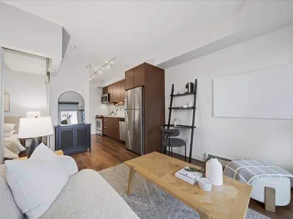 13308 Central Ave #1211, Surrey, BC V3T 0M4