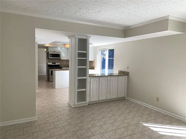 4536 Woodlawn Lake Dr — Photo 19