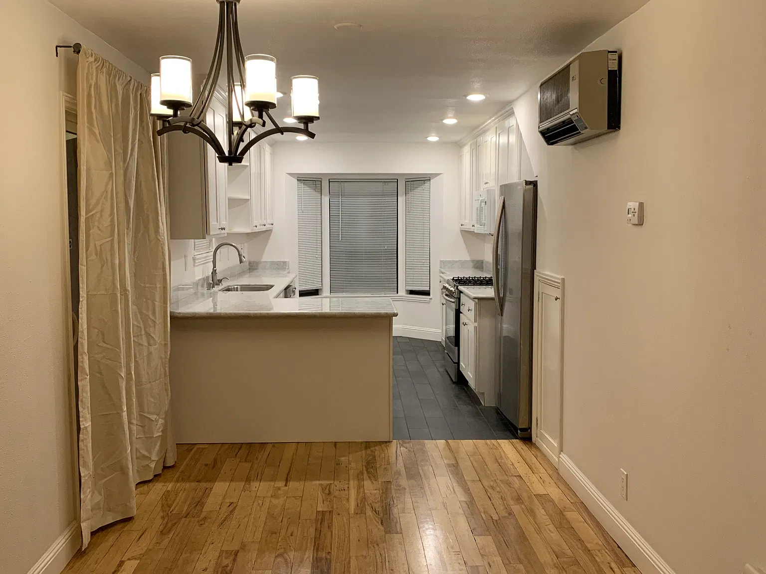 3 bed, 1415 sqft, $4,800 — Photo 2