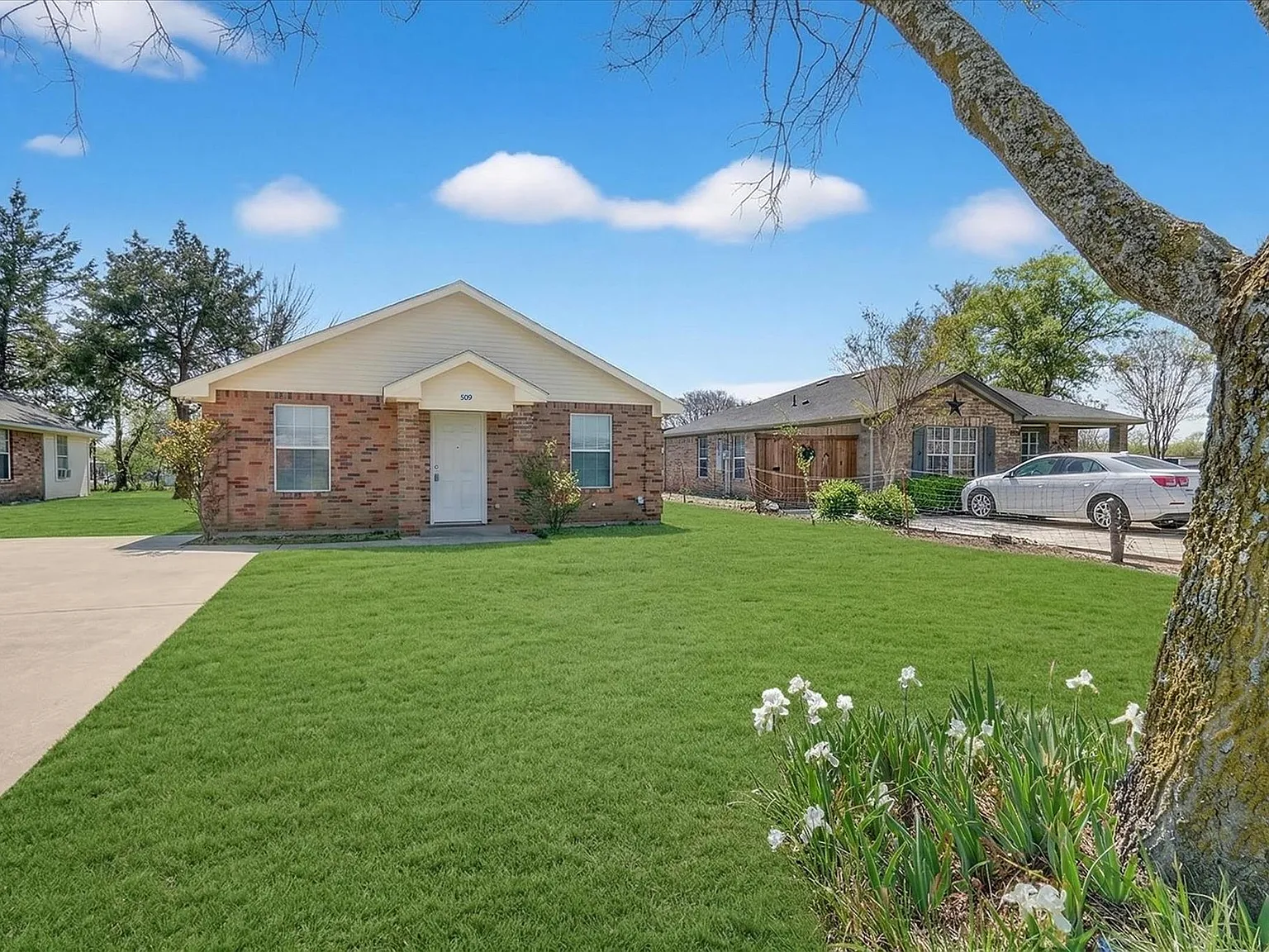 3 bed, 1288 sqft, $1,375 — Photo 1