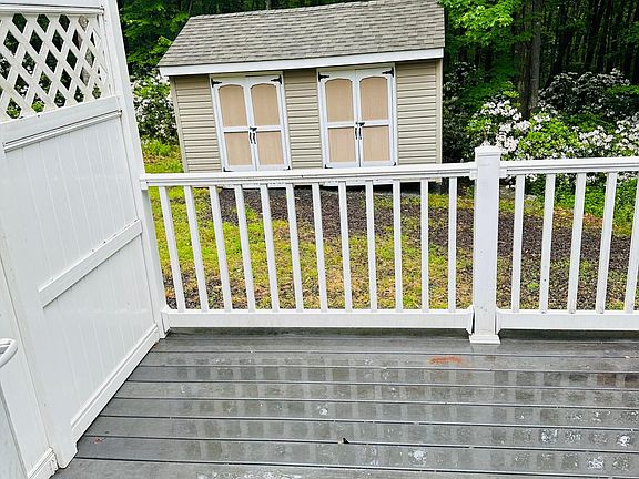 3rd image of 30 Brookeville Ter