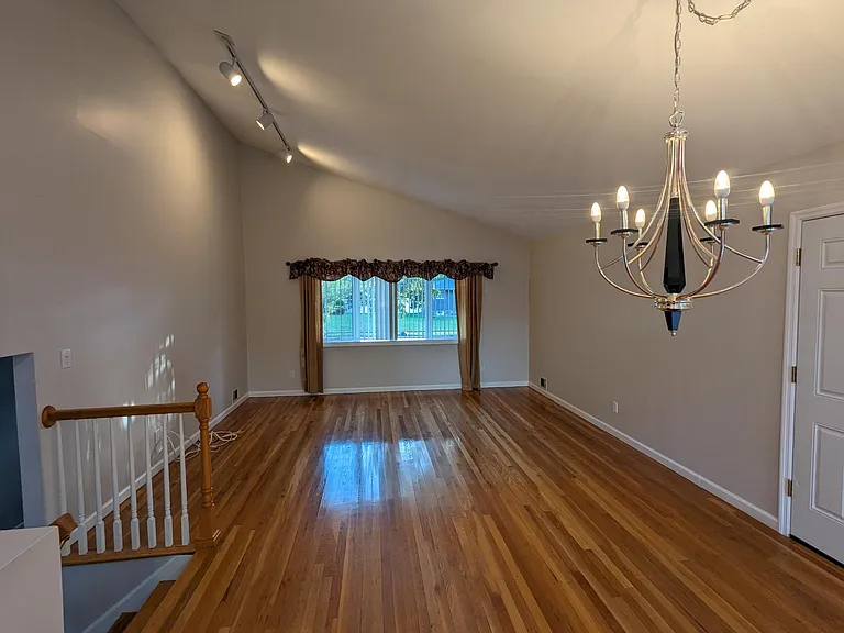 19 Comanche Ln — Photo 2