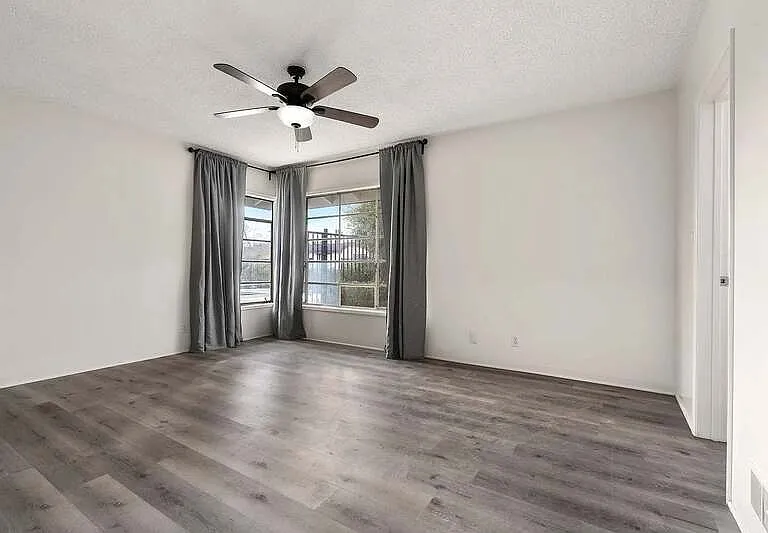 590 N Cambridge St — Photo 27