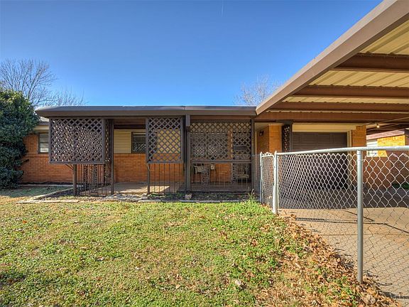 4th image of 209 S Irving Dr