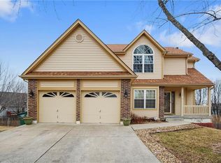 508 NE Springbrook Ct, Blue Springs, MO 64014