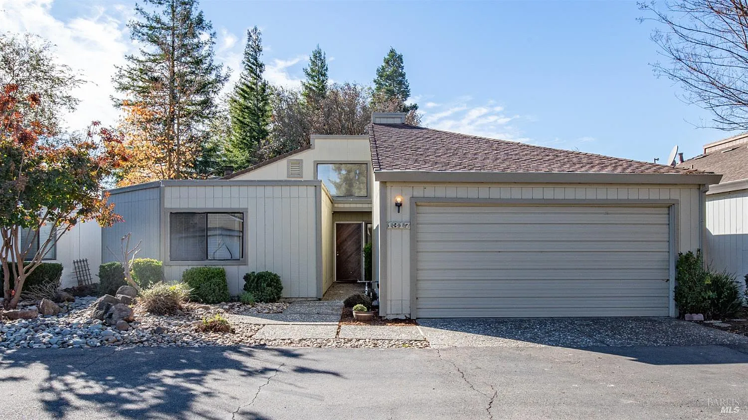 1317 Hawthorne Court photo 1
