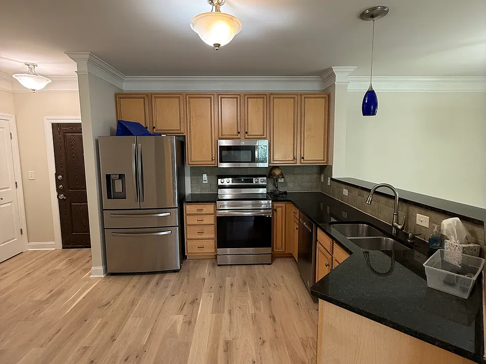 2244 Ashley Crossing Dr #424