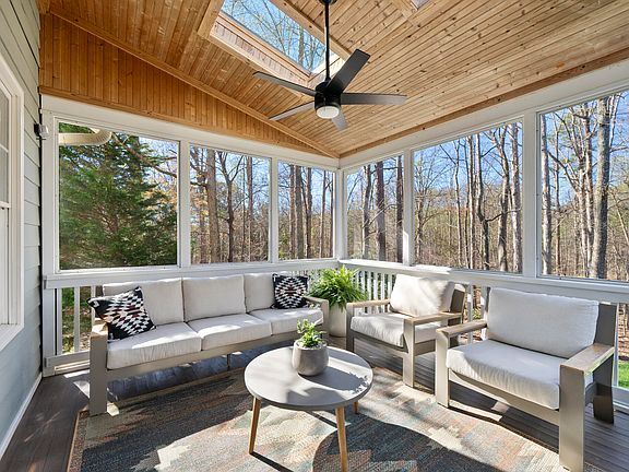 3rd image of 10009 Duval St