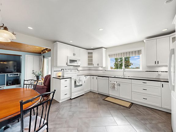 5th image of 524 Lyn Ct