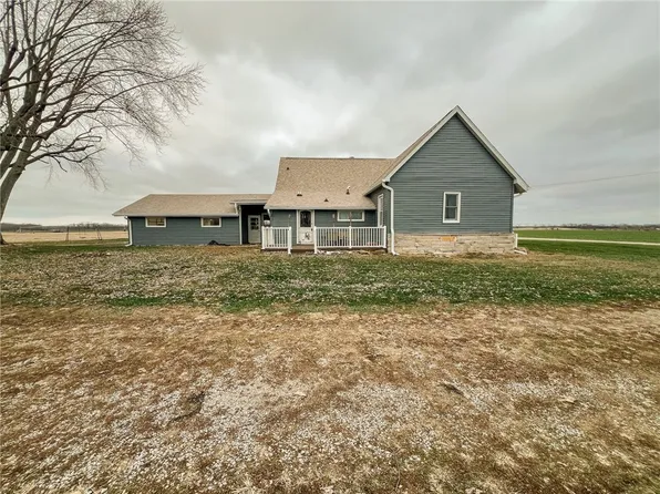 14298 N 1650th St, Palestine, IL 62451