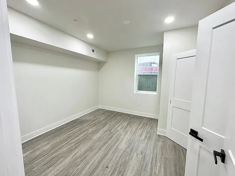 2511 E Tioga St #F8 — Photo 6