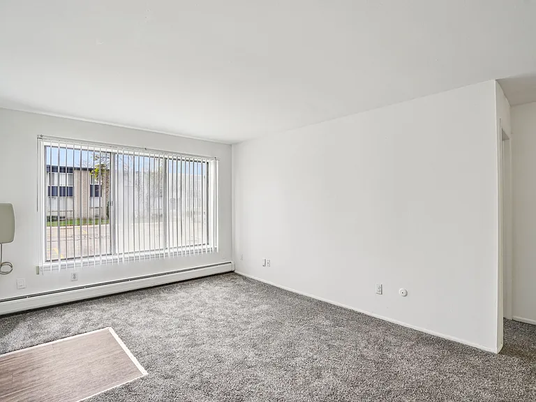 Outer Drive Manor Apartments — Photo 27