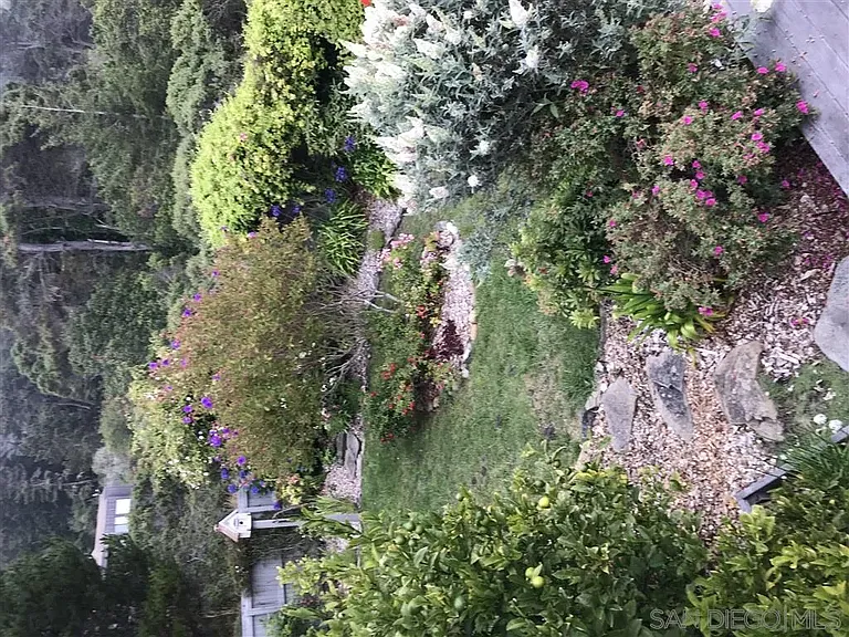1586 De Anza Dr — Photo 11