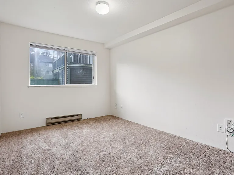 Poplar Lane Apartments — Photo 37