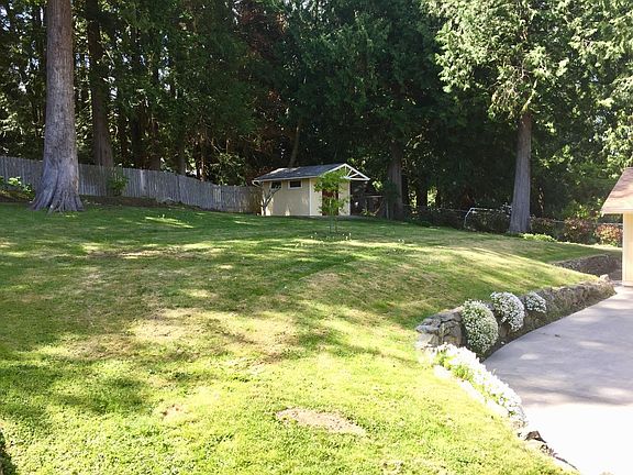 4th image of 1137 Lakewood Ln