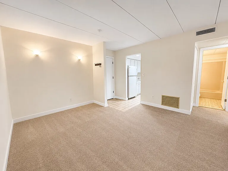 685 Main St #33 — Photo 4