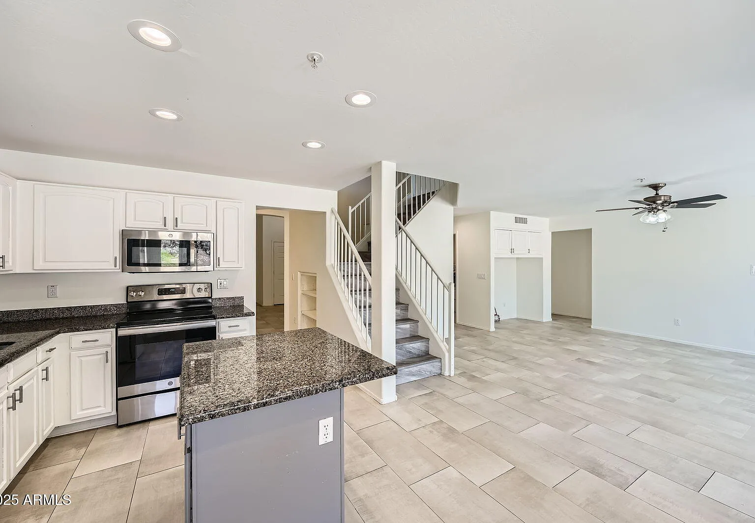 5 bed, 3.0 bath, 2504 sqft, $3,900 — Photo 3