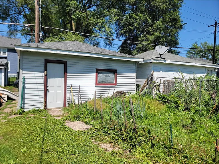 Garage/ garden area
