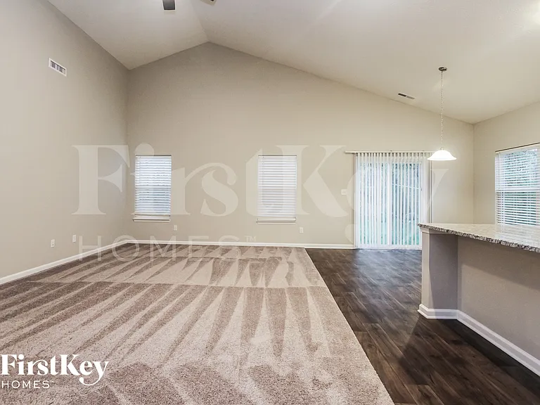 12128 Fall Ct — Photo 2