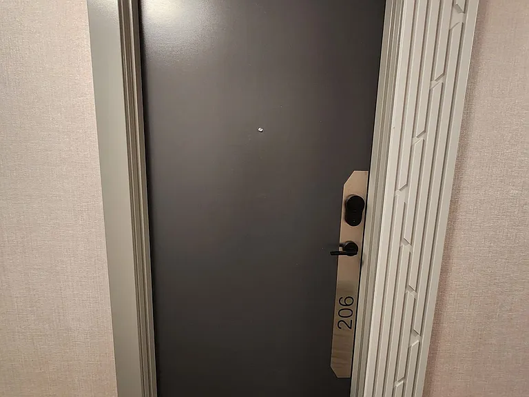 105 Oneida Cres #206 — Photo 2