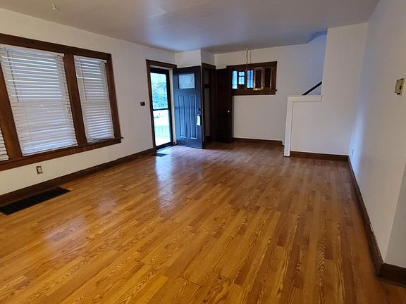 4th image of 2208 Barrymore Ave