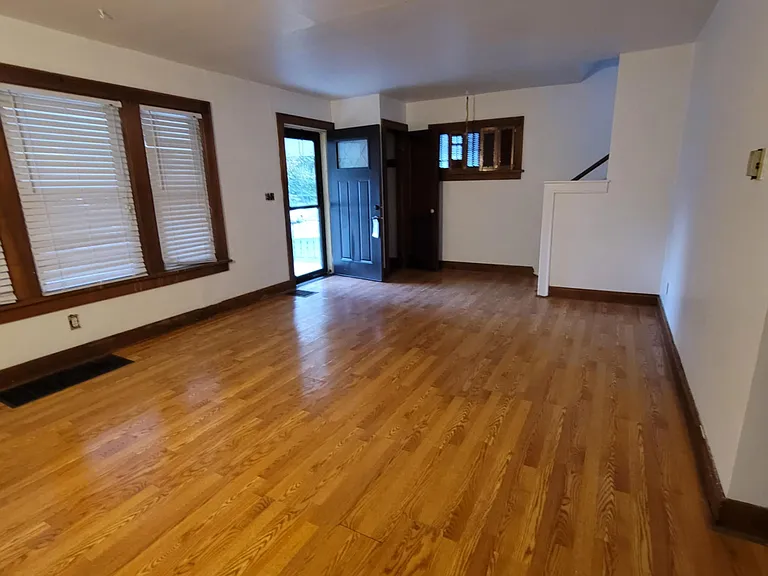 2208 Barrymore Ave — Photo 7