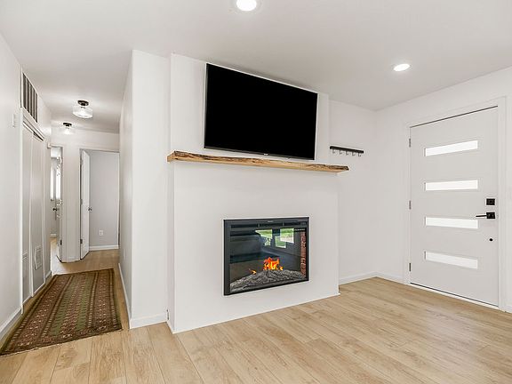 3rd image of 7733 Colonial Dr