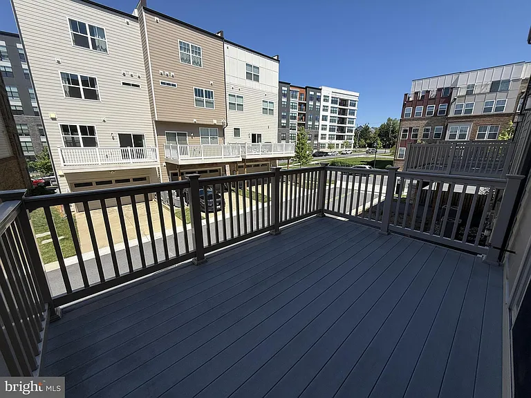 115 Dickenson Dr — Photo 8