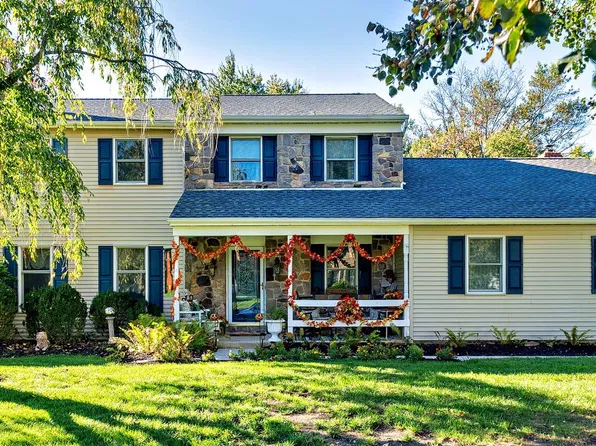 17 Paddock Dr, Lawrence Township, NJ 08648