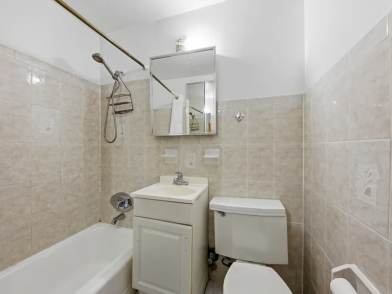 514 3rd Ave #7 — Photo 8