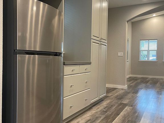 4th image of 2045 Madison St Unit B
