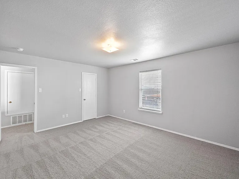 5012 Raymond Dr — Photo 15
