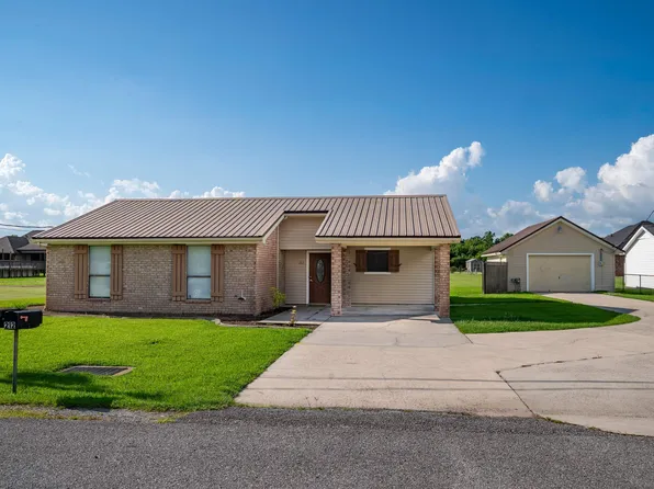 212 Elvira Dr, Raceland, LA 70394