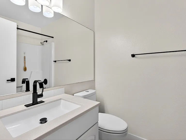 946 E Diamond Dr — Photo 11