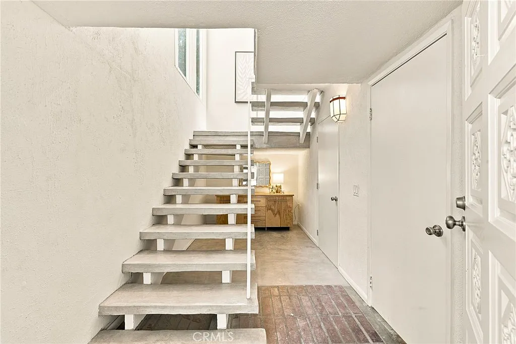 3 bed, 2027 sqft, $8,250 — Photo 4