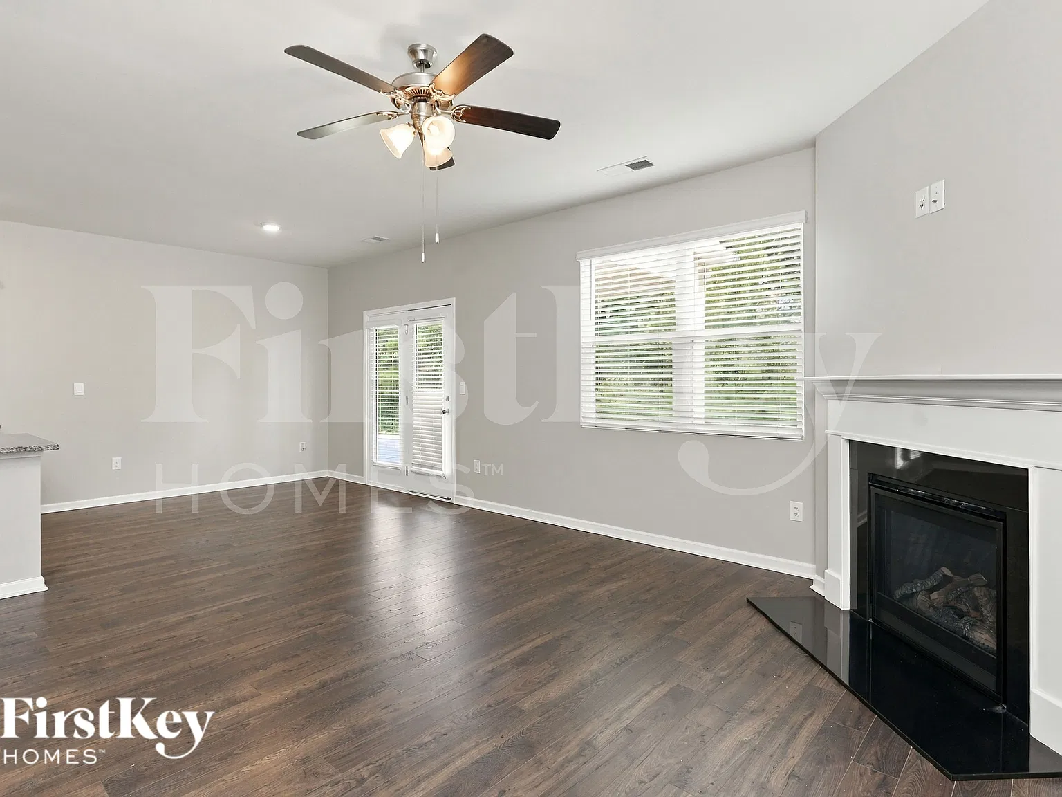 5 bed, 3.5 bath, 2820 sqft, $2,405 — Photo 4