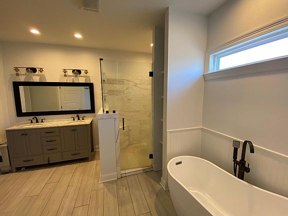 3rd image of 8424 Apple St #8424