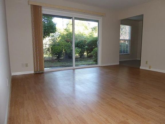 2nd image of 976 Ponderosa Ave #B