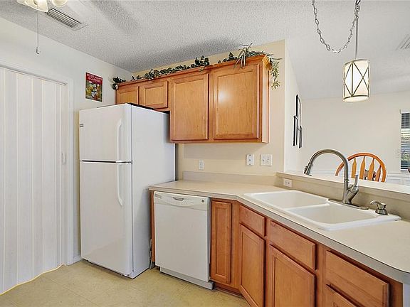 5th image of 2543 Birch Ave