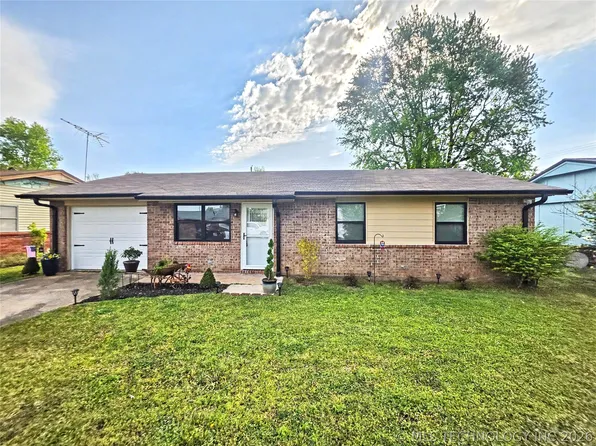 1403 N 6th St, Stilwell, OK 74960