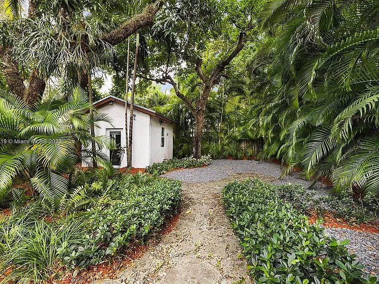 2180 SW 24th St — Photo 27